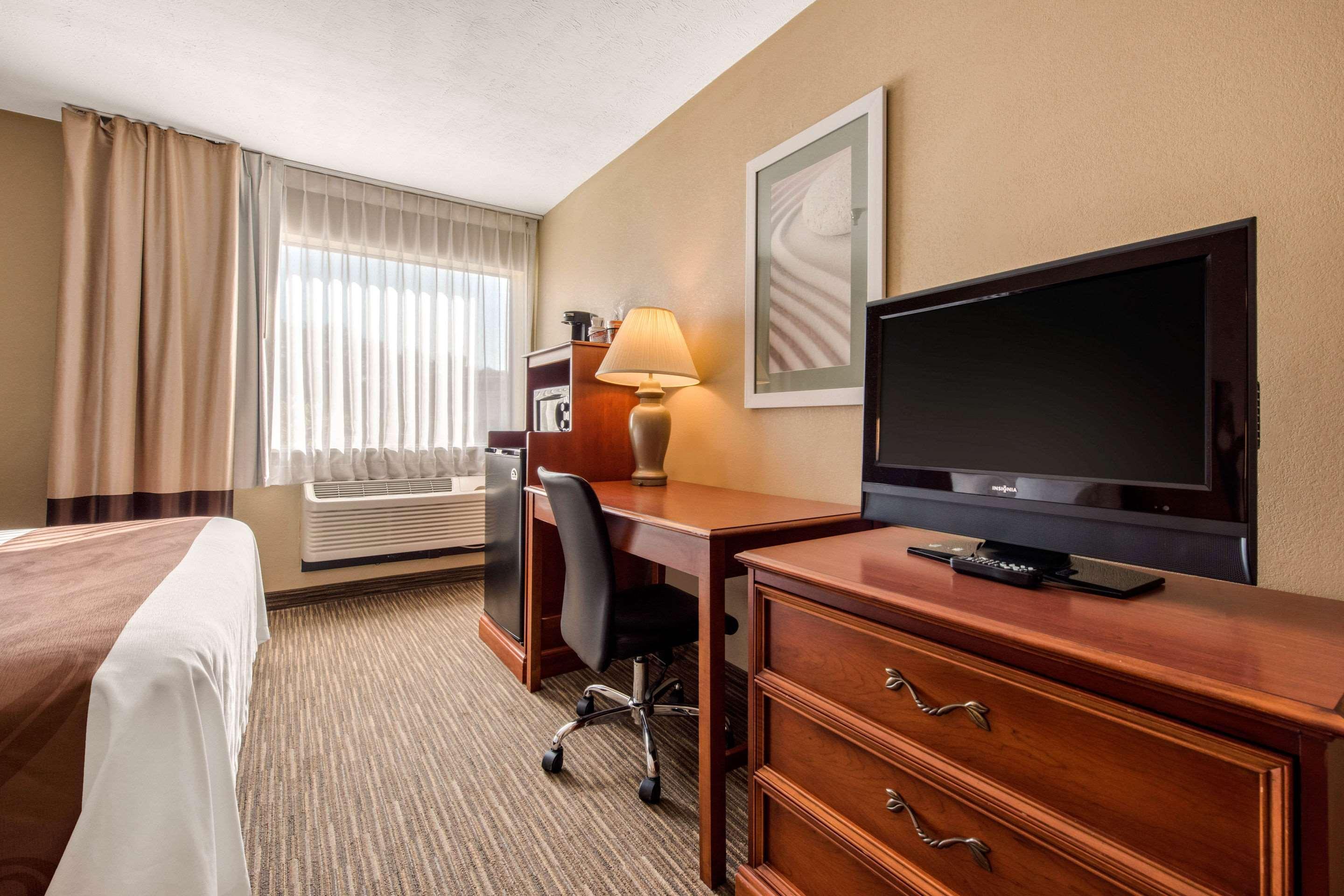 Quality Inn & Suites New Castle Exterior photo
