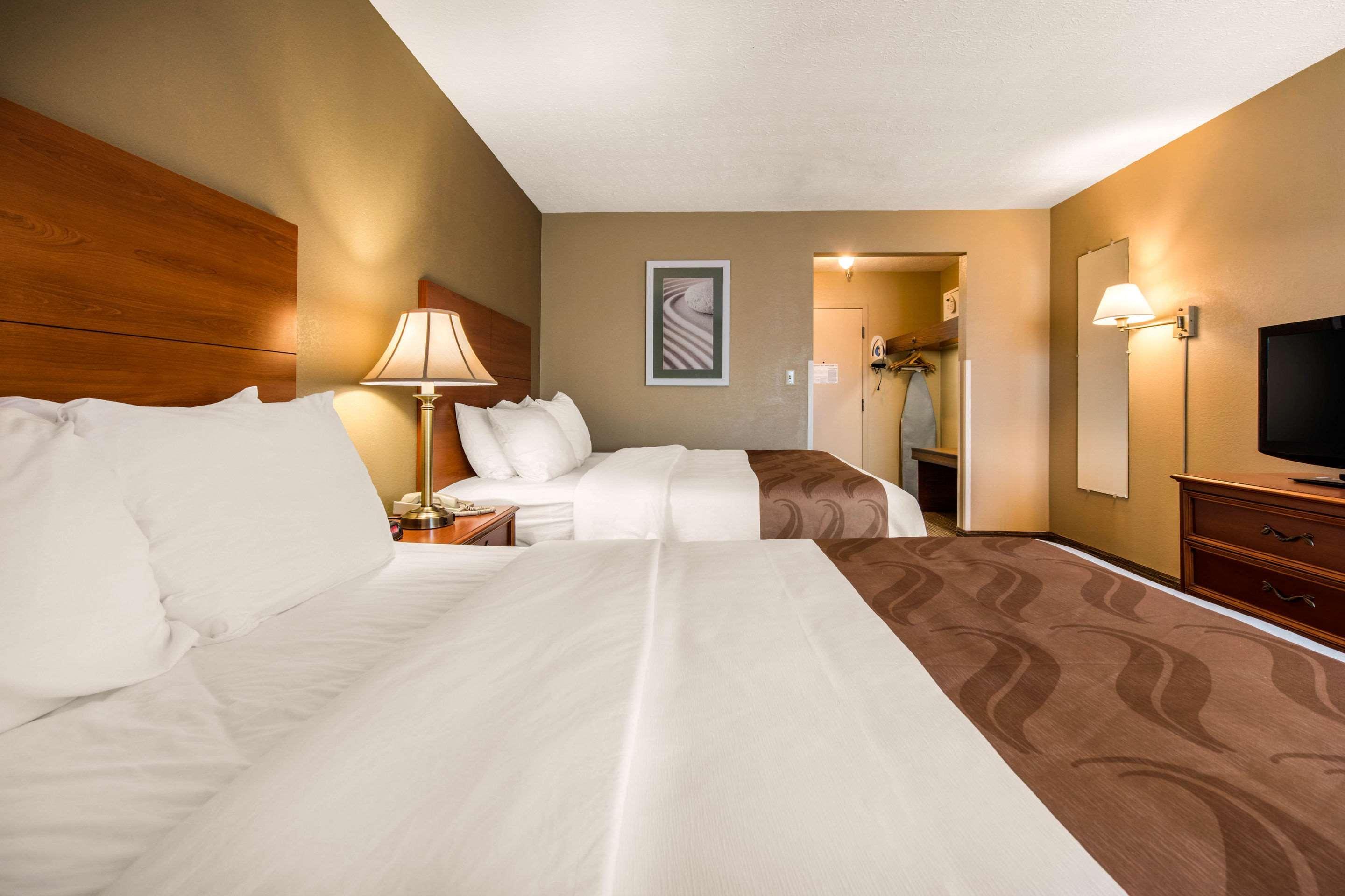 Quality Inn & Suites New Castle Exterior photo