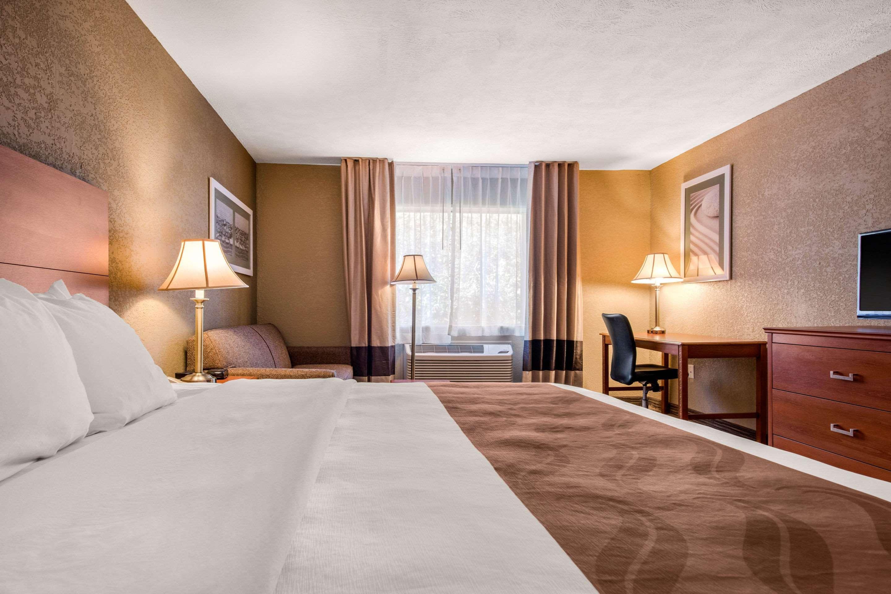 Quality Inn & Suites New Castle Exterior photo