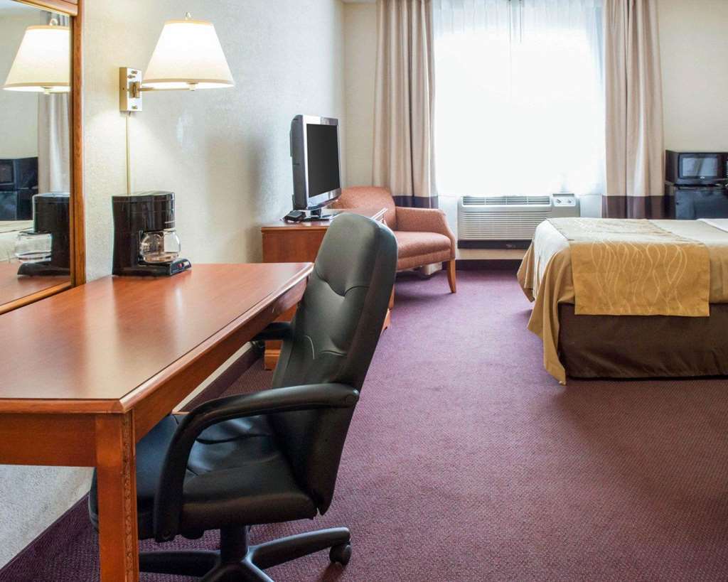 Quality Inn & Suites New Castle Room photo