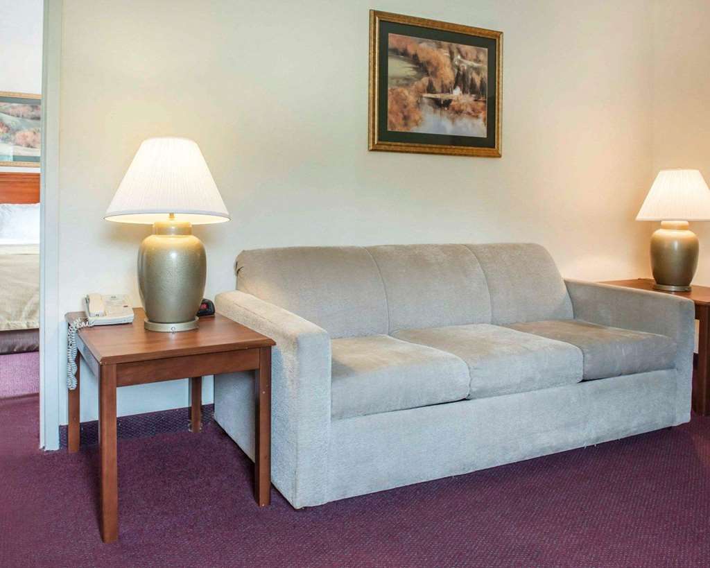 Quality Inn & Suites New Castle Room photo