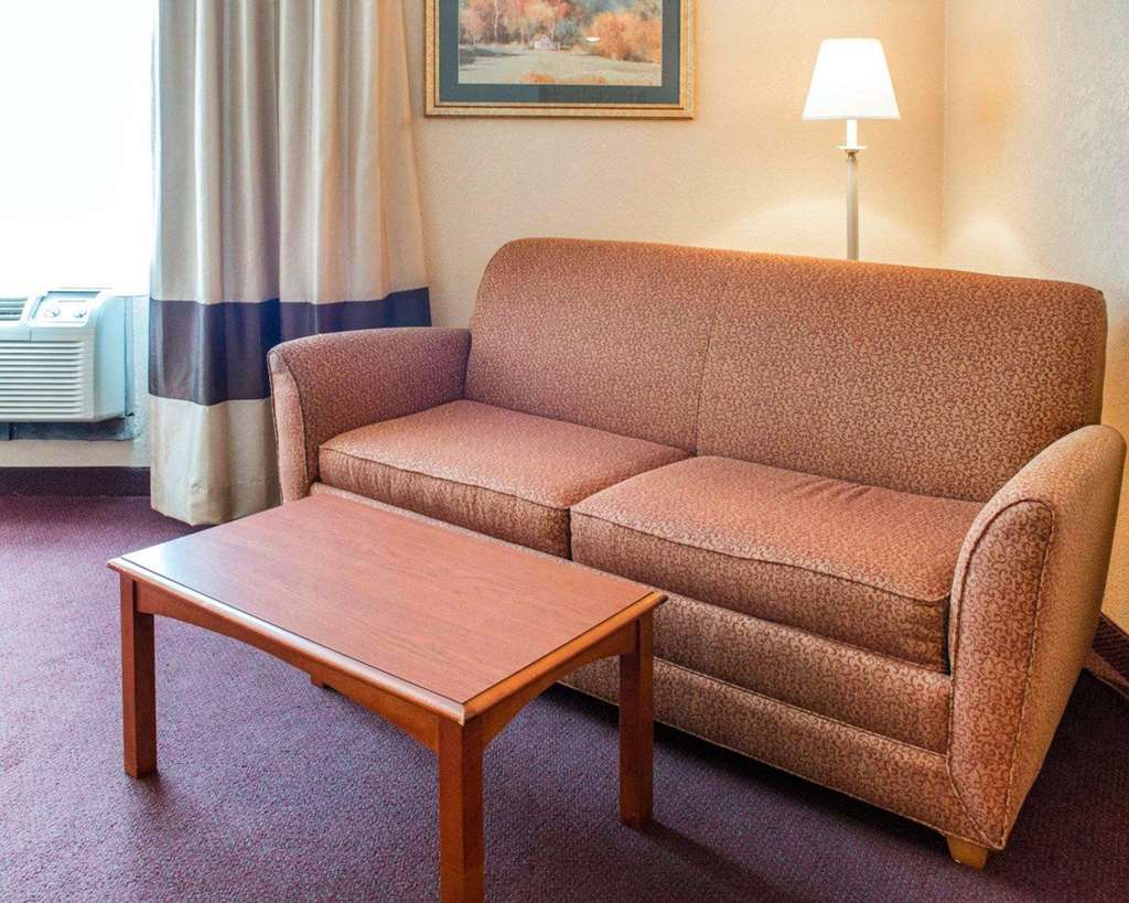 Quality Inn & Suites New Castle Room photo
