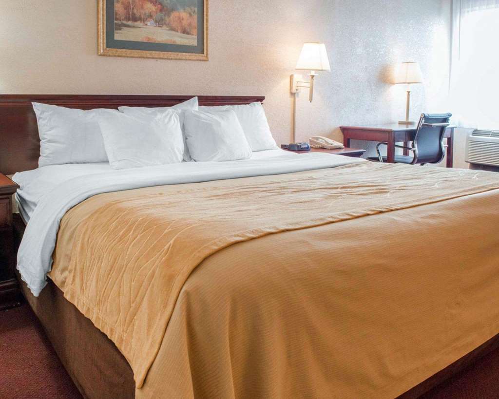 Quality Inn & Suites New Castle Room photo