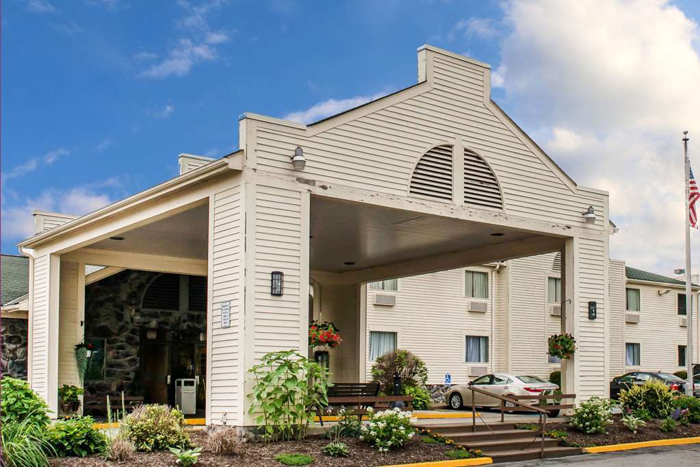 Quality Inn & Suites New Castle Exterior photo