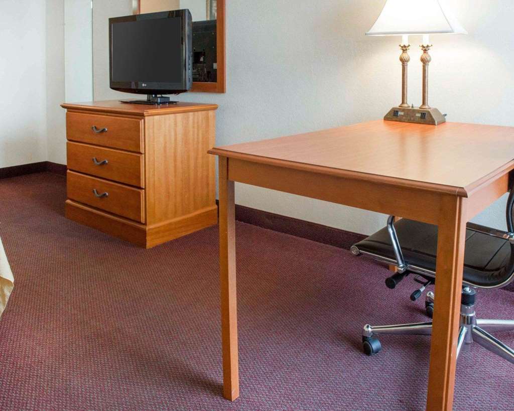 Quality Inn & Suites New Castle Room photo