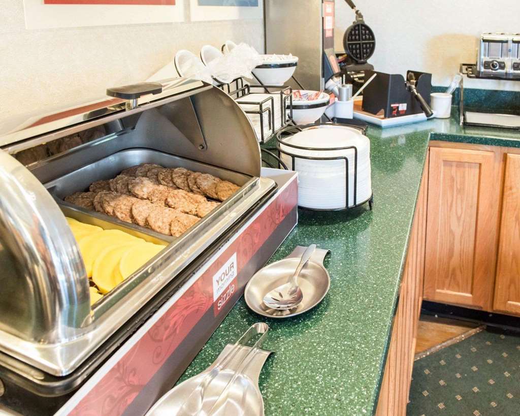 Quality Inn & Suites New Castle Restaurant photo